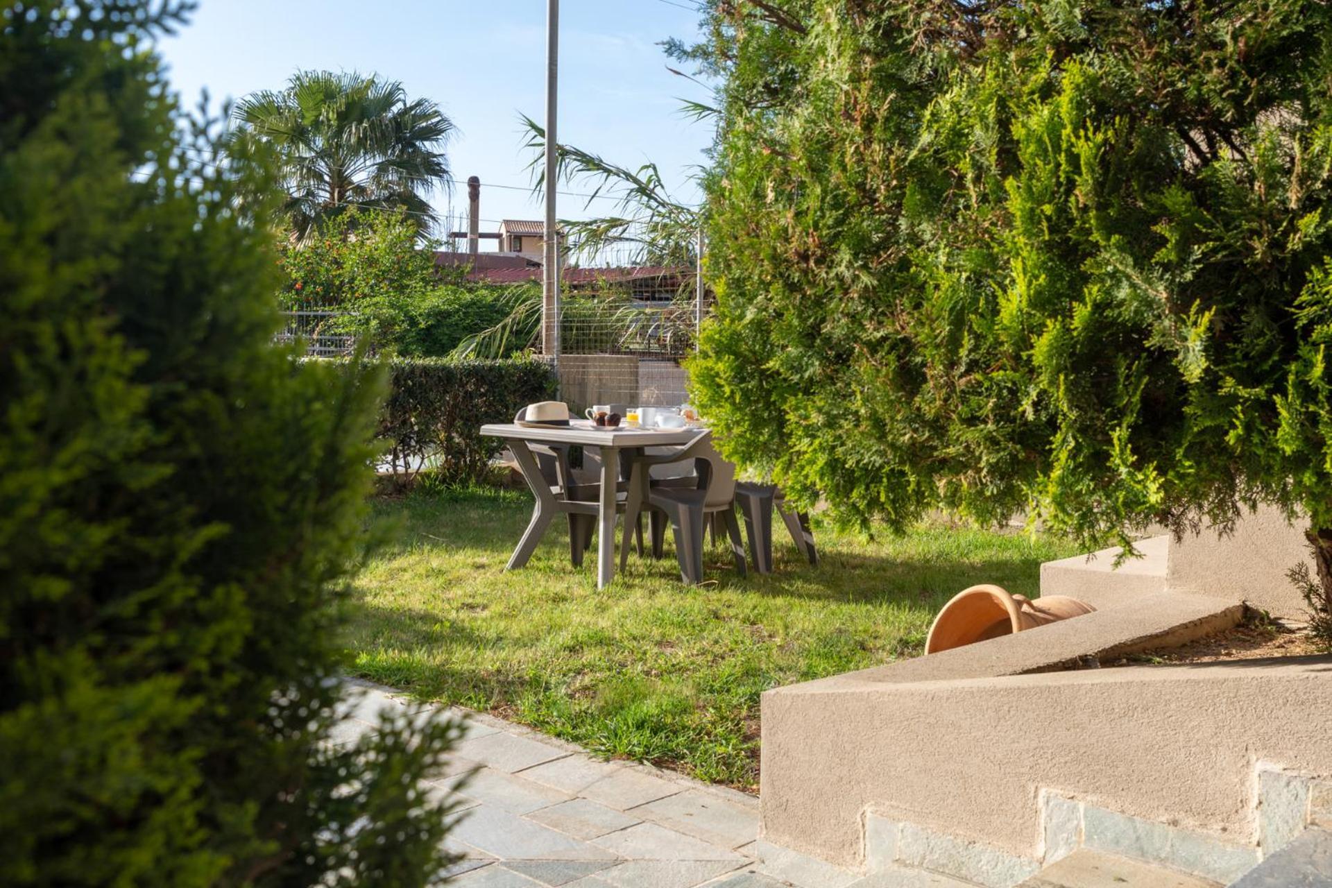 Elio A 1Bdr Apt With Garden 1 Min From The Beach By Hospi Heraklion Exterior foto